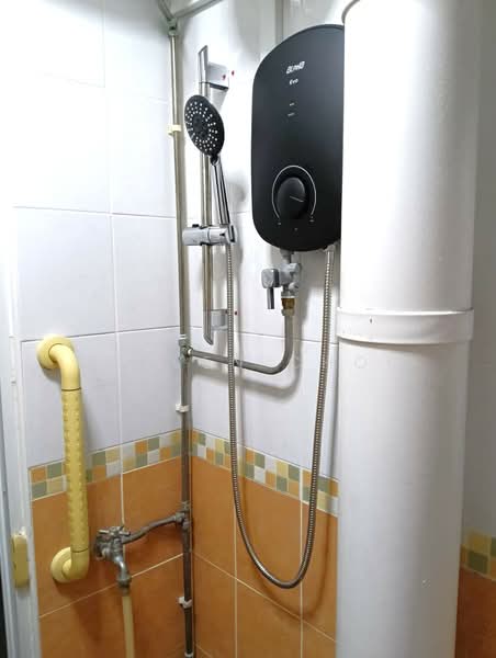 706 Clementi West Street 2, 706 Clementi West Street 2, Room Rental, 120 sqft, HDB Flat For Rent, by Steven Choo, 500212153 - Bathroom - PropertyGuru.com.sg