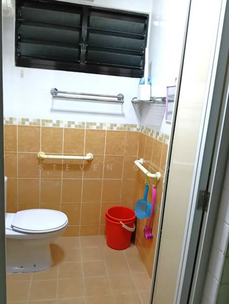 706 Clementi West Street 2, 706 Clementi West Street 2, Room Rental, 120 sqft, HDB Flat For Rent, by Steven Choo, 500212153 - Bathroom - PropertyGuru.com.sg