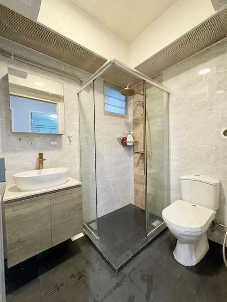 453D Fernvale Road, 453D Fernvale Road, 3 Bedrooms, 990 sqft, HDB Flat For Sale, by Risdian Isbintara, 500212169 - Bathroom - PropertyGuru.com.sg