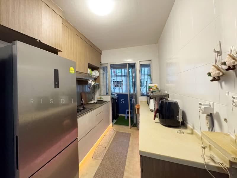 453D Fernvale Road, 453D Fernvale Road, 3 Bedrooms, 990 sqft, HDB Flat For Sale, by Risdian Isbintara, 500212169 - Kitchen - PropertyGuru.com.sg