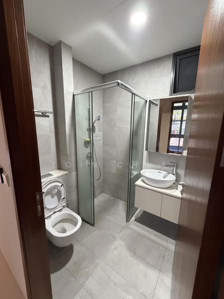 Adana @ Thomson, 8 Old Upper Thomson Road, 3 Bedrooms, 872 sqft, Condominium For Rent, by Eoin Chua, 500212170 - Common Bathroom - PropertyGuru.com.sg