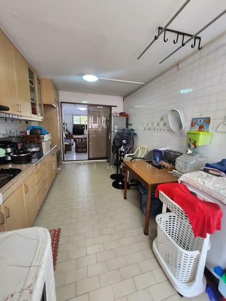 321 Bukit Batok Street 33, 321 Bukit Batok Street 33, 2 Bedrooms, 732 sqft, HDB Flat For Sale, by Gerald Khoo, 500212173 - Kitchen - PropertyGuru.com.sg