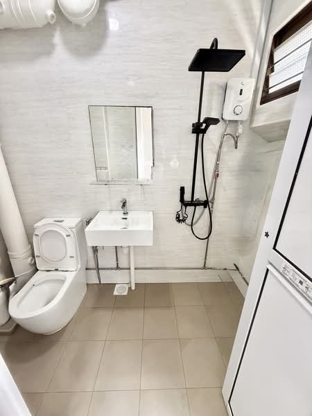 271 Bishan Street 24, 271 Bishan Street 24, 3 Bedrooms, 1,119 sqft, HDB Flat For Sale, by Zan Sim (沈瓒延), 500212174 - Bathroom - PropertyGuru.com.sg