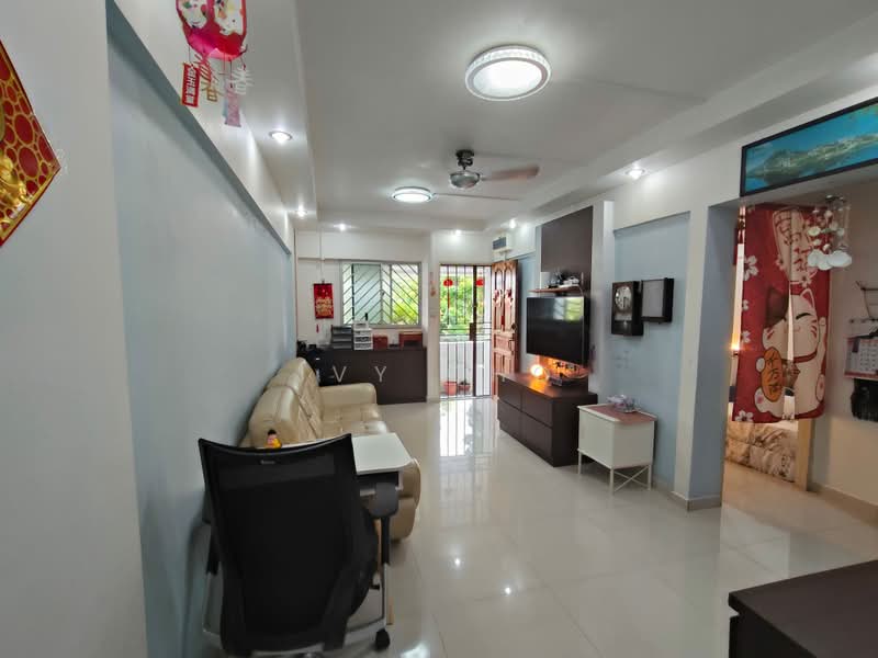 218 Ang Mo Kio Avenue 1, 218 Ang Mo Kio Avenue 1, 2 Bedrooms, 732 sqft, HDB Flat For Sale, by Ivy Cho, 500212207 - Living Room - PropertyGuru.com.sg