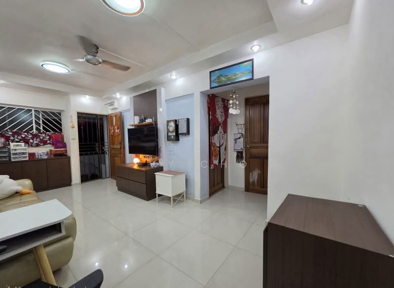 218 Ang Mo Kio Avenue 1, 218 Ang Mo Kio Avenue 1, 2 Bedrooms, 732 sqft, HDB Flat For Sale, by Ivy Cho, 500212207 - Living Room - PropertyGuru.com.sg