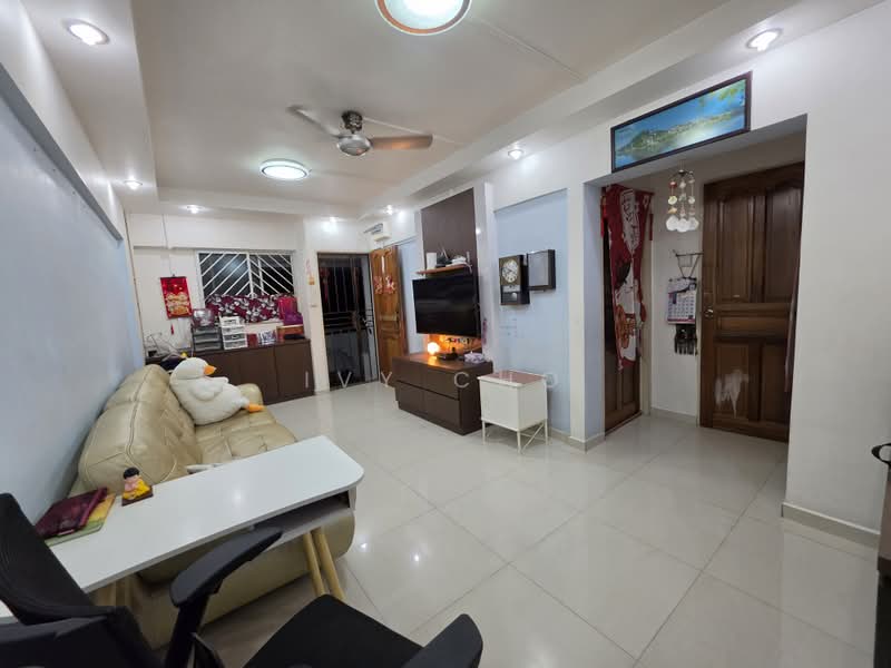 218 Ang Mo Kio Avenue 1, 218 Ang Mo Kio Avenue 1, 2 Bedrooms, 732 sqft, HDB Flat For Sale, by Ivy Cho, 500212207 - Living Room - PropertyGuru.com.sg