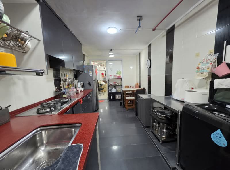 218 Ang Mo Kio Avenue 1, 218 Ang Mo Kio Avenue 1, 2 Bedrooms, 732 sqft, HDB Flat For Sale, by Ivy Cho, 500212207 - Kitchen - PropertyGuru.com.sg
