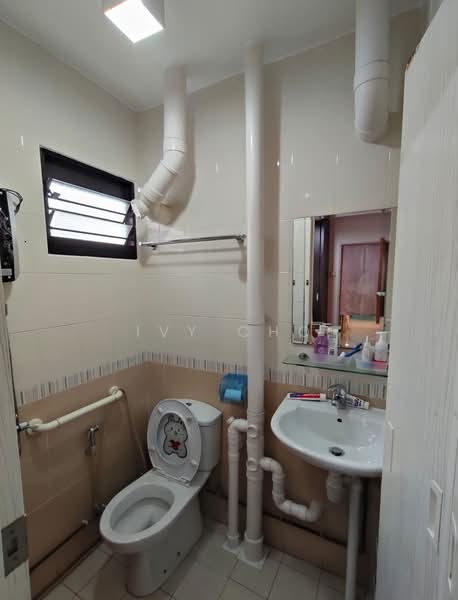 218 Ang Mo Kio Avenue 1, 218 Ang Mo Kio Avenue 1, 2 Bedrooms, 732 sqft, HDB Flat For Sale, by Ivy Cho, 500212207 - Bathroom - PropertyGuru.com.sg