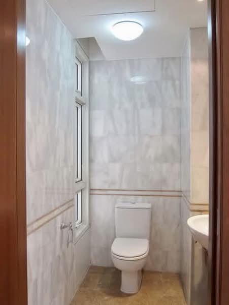 Scotts 28, 28 Scotts Road, 3 Bedrooms, 1,636 sqft, Condominium For Sale, by Lynn Er, 500212220 - Bathroom - PropertyGuru.com.sg