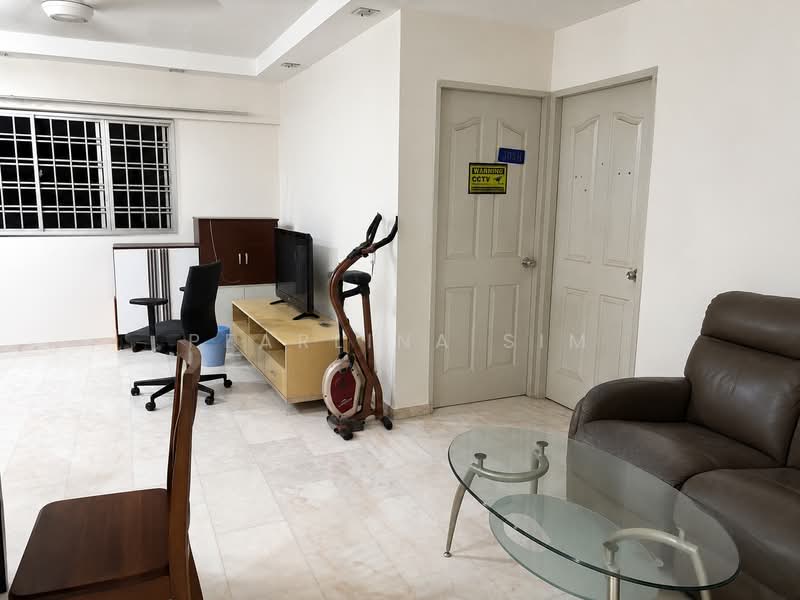 304 Jurong East Street 32, 304 Jurong East Street 32, 3 Bedrooms, 1,012 sqft, HDB Flat For Sale, by Pearlina Sim, 500212230 - Living Room - PropertyGuru.com.sg