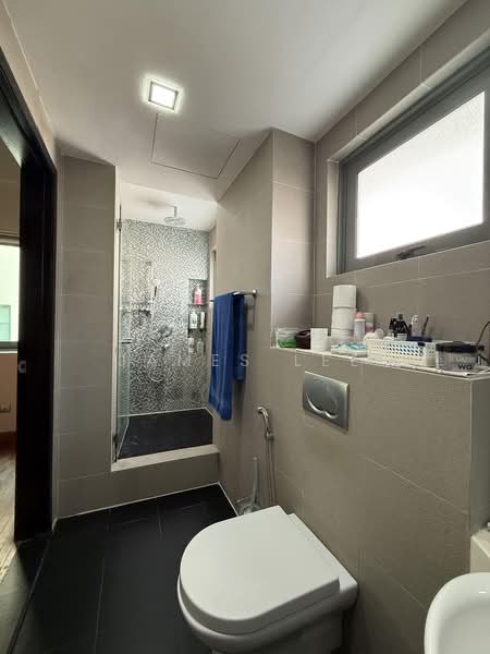 Saint Nicholas View, St. Nicholas View, 4 Bedrooms, 2,500 sqft, Terraced House For Sale, by James Lee, 500212244 - Bathroom - PropertyGuru.com.sg