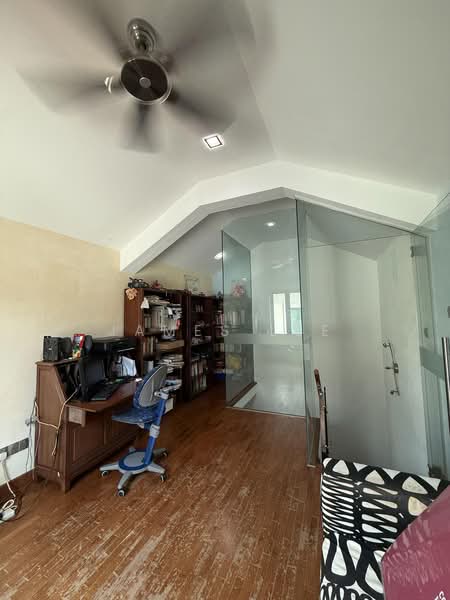 Saint Nicholas View, St. Nicholas View, 4 Bedrooms, 2,500 sqft, Terraced House For Sale, by James Lee, 500212244 - Study - PropertyGuru.com.sg