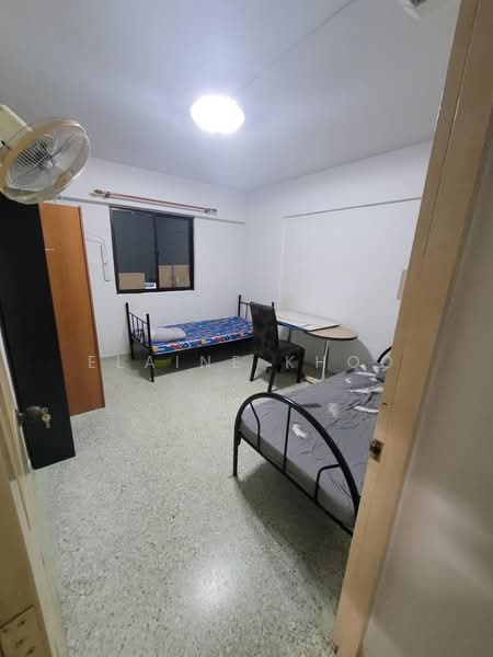 427 Clementi Avenue 3, 427 Clementi Avenue 3, 2 Bedrooms, 725 sqft, HDB Flat For Sale, by Elaine Khoo, 500212247 - Bedroom - PropertyGuru.com.sg