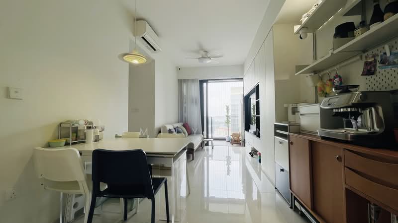 Midwood, 8 Hillview Rise, 3 Bedrooms, 904 sqft, Condominium For Sale, by Emily Lin, 500212257 - Living Room - PropertyGuru.com.sg