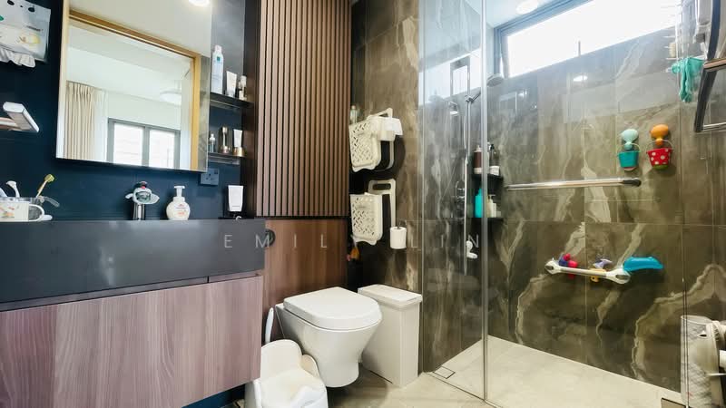 Midwood, 8 Hillview Rise, 3 Bedrooms, 904 sqft, Condominium For Sale, by Emily Lin, 500212257 - Bathroom - PropertyGuru.com.sg