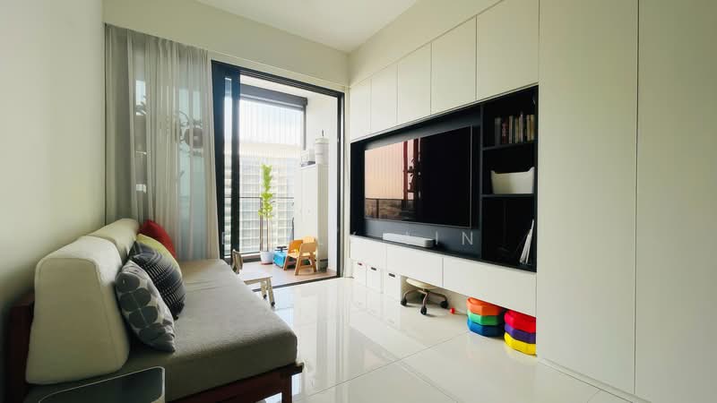 Midwood, 8 Hillview Rise, 3 Bedrooms, 904 sqft, Condominium For Sale, by Emily Lin, 500212257 - Living Room - PropertyGuru.com.sg
