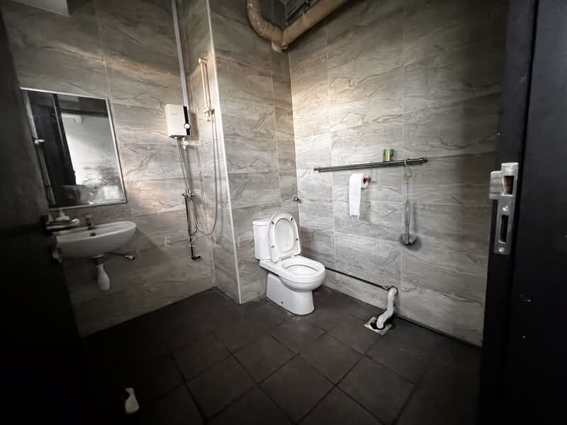 Win5 @ Yishun, 15 Yishun Industrial Street 1, 4,618 sqft, Light Industrial (B1) For Rent, by Ezline Lee, 500212260 - Bathroom - CommercialGuru.com.sg