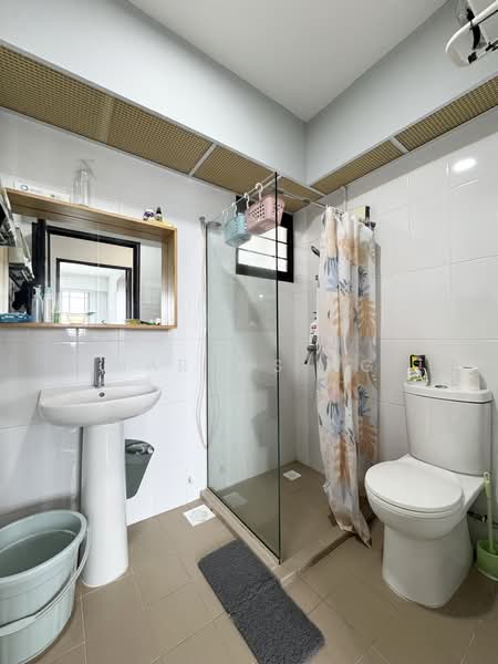 122B Punggol Edge, 122B Edgedale Plains, 3 Bedrooms, 1,001 sqft, HDB Flat For Sale, by Marcus Ng, 500212272 - Bathroom - PropertyGuru.com.sg