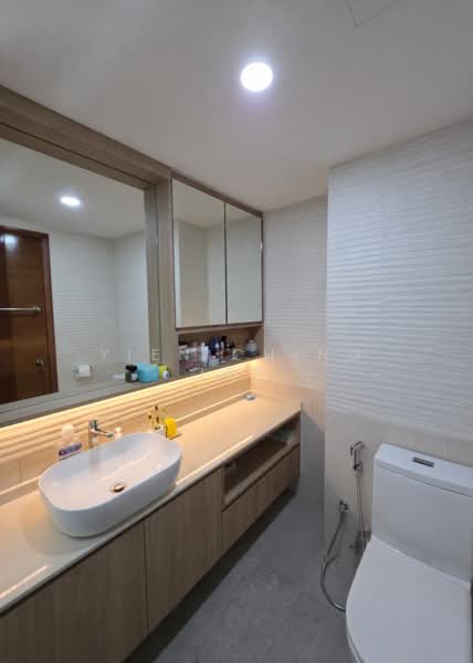 Compass Heights, 9 Sengkang Square, 3 Bedrooms, 1,249 sqft, Condominium For Sale, by Yien Ching Lee, 500212275 - Master Bathroom - PropertyGuru.com.sg