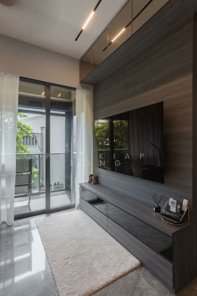 Margaret Ville, 20 Margaret Drive, 1 Bedroom, 463 sqft, Apartment For Sale, by Pek Kiap Yong, 500212276 - Balcony - PropertyGuru.com.sg