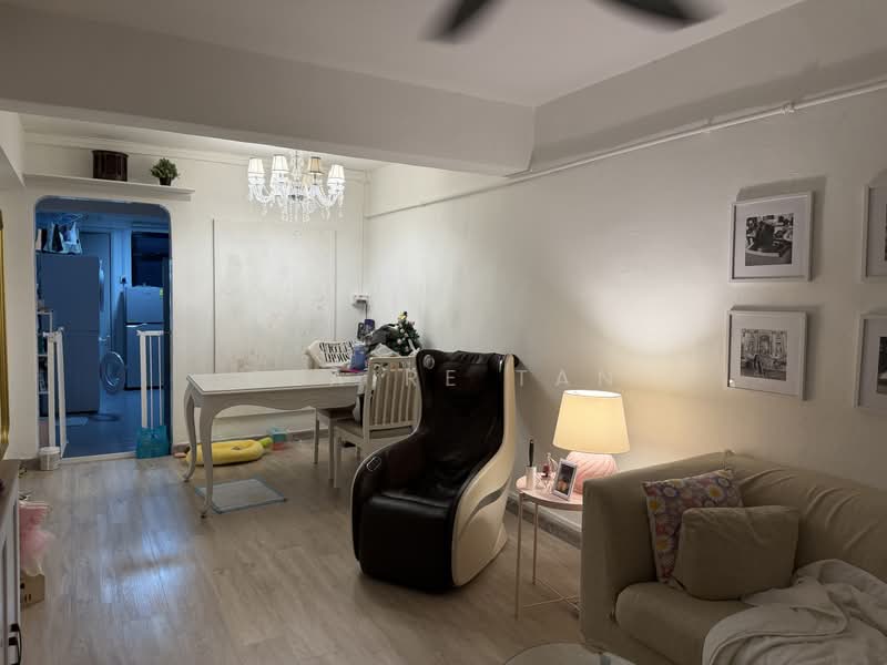 9 Holland Avenue, 9 Holland Avenue, 2 Bedrooms, 699 sqft, HDB Flat For Sale, by Claire Tan, 500212279 - Living Room - PropertyGuru.com.sg