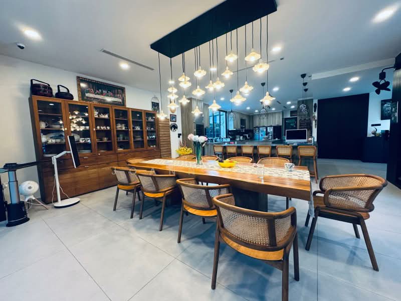 ✪ NEW LIST ✪ SOLE AGENT HILLTOP ELEVATED BUNGALOW @ RAFFLES PARK, Raffles Park, 5 Bedrooms, 10,000 sqft, Bungalow House For Sale, by Joanne Lai, 500212287 - Dining Room - PropertyGuru.com.sg
