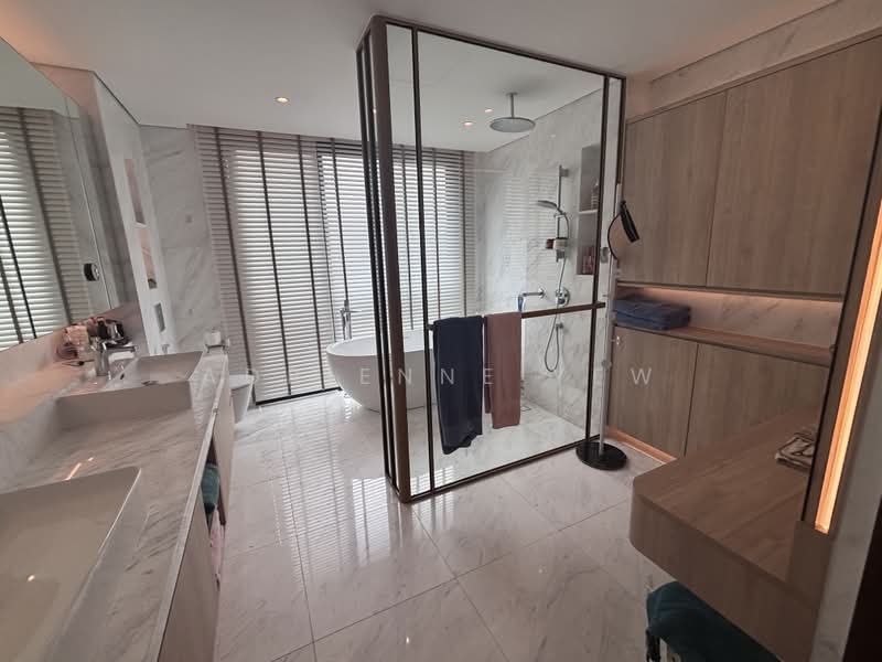 Like NEW! Semi D with pool. Serious seller, Jalan Jarak, 7 Bedrooms, 8,459 sqft, Semi-Detached House For Sale, by Adrienne Yew, 500212297 - Bathroom - PropertyGuru.com.sg