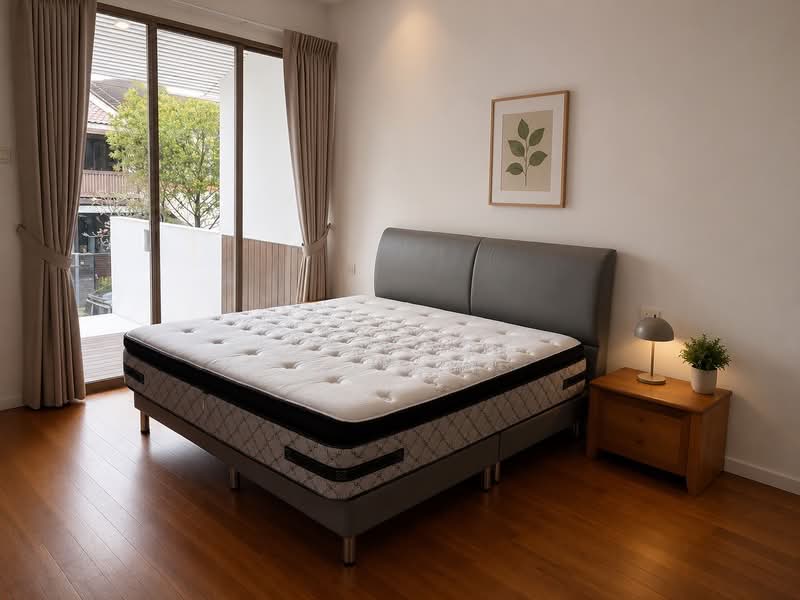 Spacious Landed for rent Near Siglap MRT n Amenities, Woo Mon Chew Road, 4 Bedrooms, 2,350 sqft, Terraced House For Rent, by Irene Ho, 500212298 - Bedroom - PropertyGuru.com.sg