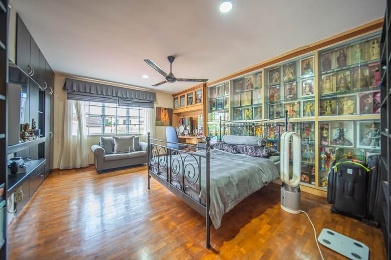 Siglap Plain, Siglap Plain, 5 Bedrooms, 2,790 sqft, Bungalow House For Sale, by Jill Lange, 500212302 - Bedroom - PropertyGuru.com.sg