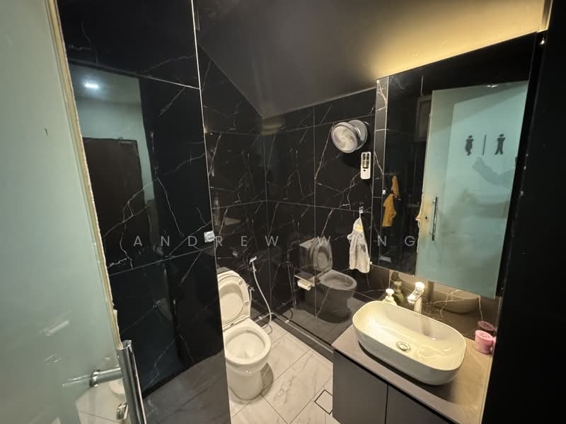 Vertex, 33 Ubi Avenue 3, 6,600 sqft, Light Industrial (B1) For Rent, by Andrew Wong, 500212306 - Bathroom - CommercialGuru.com.sg