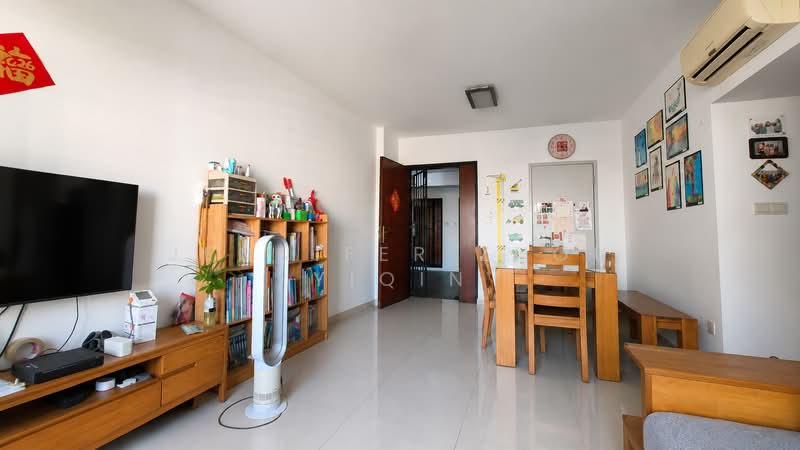 337A Tah Ching Road, 337A Tah Ching Road, 3 Bedrooms, 947 sqft, HDB Flat For Sale, by Jennifer Zhou Yiqin, 500212326 - Living Room - PropertyGuru.com.sg
