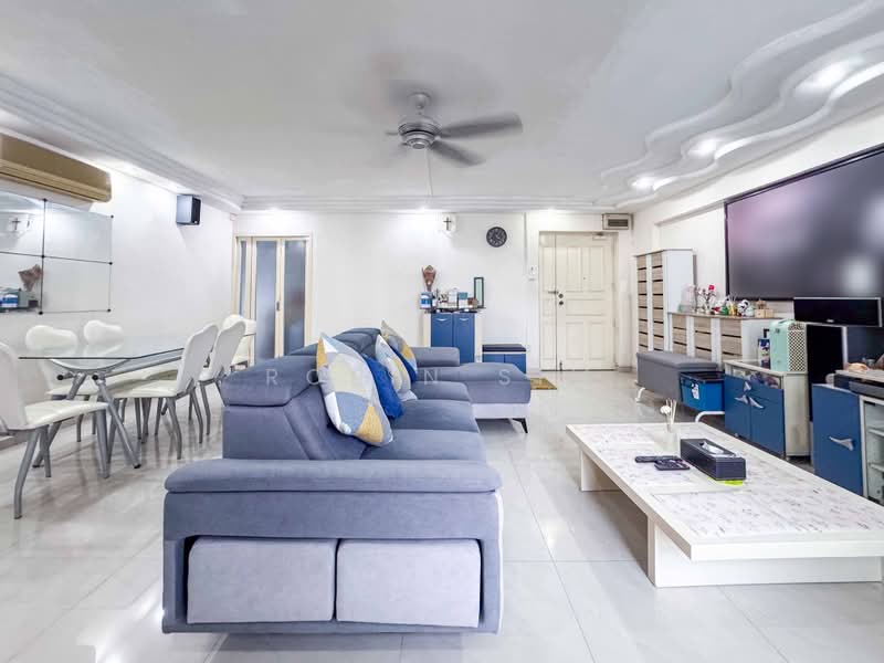 650B Jurong West Street 61, 650B Jurong West Street 61, 3 Bedrooms, 1,184 sqft, HDB Flat For Sale, by Robin Sim, 500212328 - Living Room - PropertyGuru.com.sg