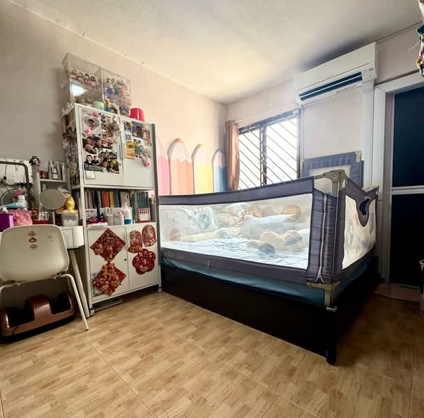 415 Hougang Avenue 10, 415 Hougang Avenue 10, 2 Bedrooms, 721 sqft, HDB Flat For Sale, by Derek Tay, 500212329 - Master Bedroom with Ensuite - PropertyGuru.com.sg