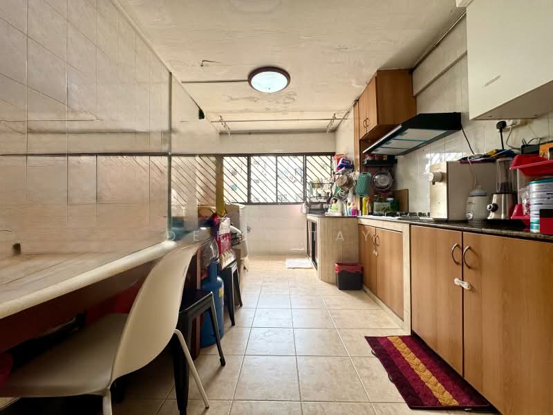415 Hougang Avenue 10, 415 Hougang Avenue 10, 2 Bedrooms, 721 sqft, HDB Flat For Sale, by Derek Tay, 500212329 - Kitchen and Yard Area - PropertyGuru.com.sg