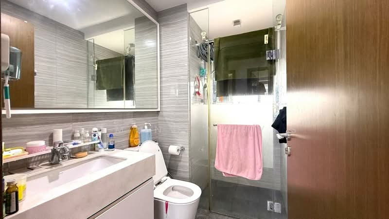 Riverbank at Fernvale, Sengkang West Way/Fernvale, 3 Bedrooms, 947 sqft, Condominium For Sale, by Edmund Ng Y S, 500212332 - Bathroom - PropertyGuru.com.sg