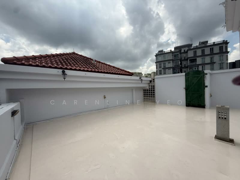 Thomson Imperial Court, 200 Upper Thomson Road, 4 Bedrooms, 2,228 sqft, Condominium For Sale, by Carenline Yeo, 500212335 - Roof Terrace - PropertyGuru.com.sg