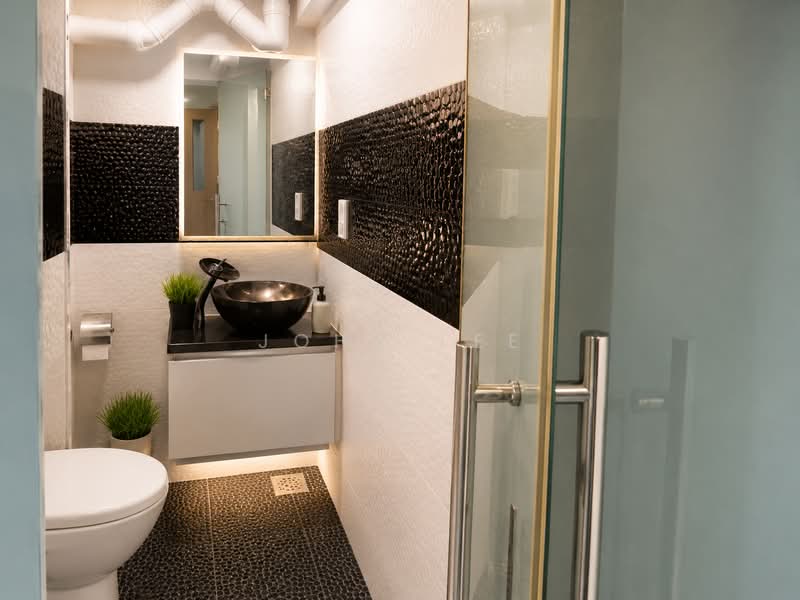 241 Jurong East Street 24, 241 Jurong East Street 24, 2 Bedrooms, 732 sqft, HDB Flat For Sale, by John Lee, 500212337 - Bathroom - PropertyGuru.com.sg