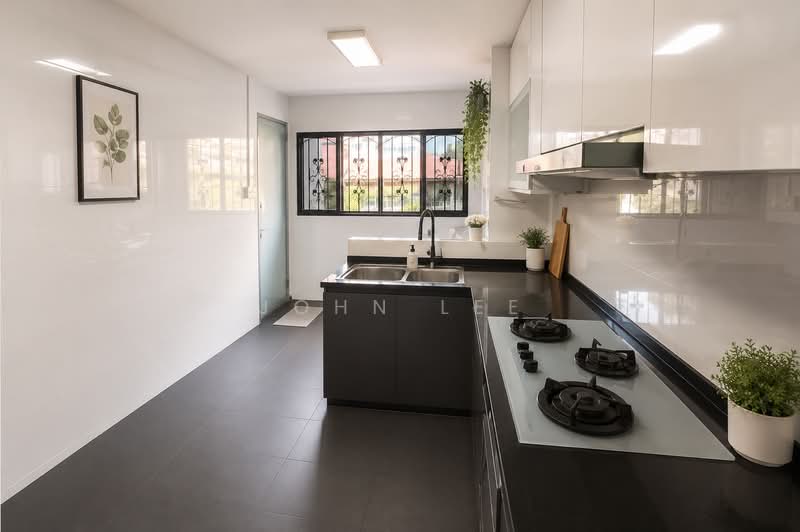 241 Jurong East Street 24, 241 Jurong East Street 24, 2 Bedrooms, 732 sqft, HDB Flat For Sale, by John Lee, 500212337 - Kitchen - PropertyGuru.com.sg