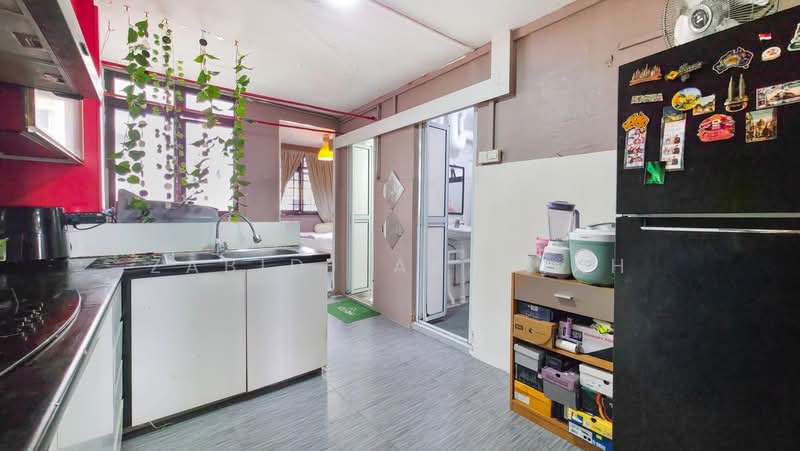 21 Eunos Crescent, 21 Eunos Crescent, 3 Bedrooms, 710 sqft, HDB Flat For Sale, by Zabid Zakariah, 500212351 - Kitchen - PropertyGuru.com.sg