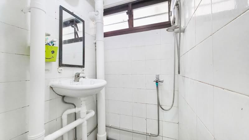 21 Eunos Crescent, 21 Eunos Crescent, 3 Bedrooms, 710 sqft, HDB Flat For Sale, by Zabid Zakariah, 500212351 - Bathroom - PropertyGuru.com.sg