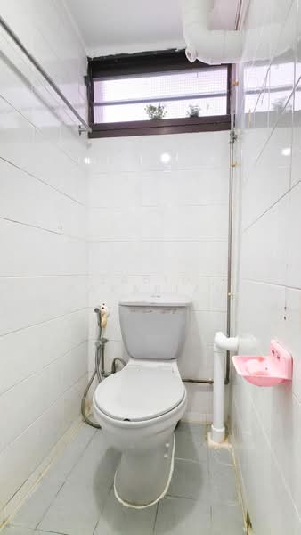 21 Eunos Crescent, 21 Eunos Crescent, 3 Bedrooms, 710 sqft, HDB Flat For Sale, by Zabid Zakariah, 500212351 - Bathroom - PropertyGuru.com.sg
