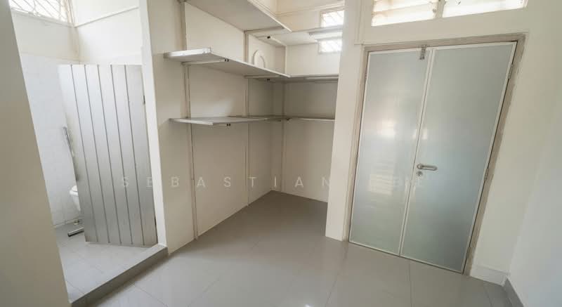 166 Bukit Batok West Ave 8, 166 Bukit Batok West Ave 8, 2,067 sqft, Shop / Shophouse For Sale, by Sebastian Lee, 500212352 - Bathroom - CommercialGuru.com.sg