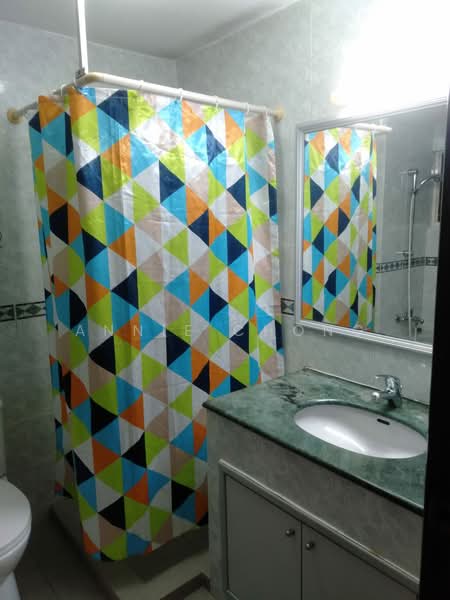 Bukit Regency, 5 Upper Bukit Timah View, 3 Bedrooms, 1,356 sqft, Condominium For Rent, by Annie Chong, 500212353 - Bathroom - PropertyGuru.com.sg