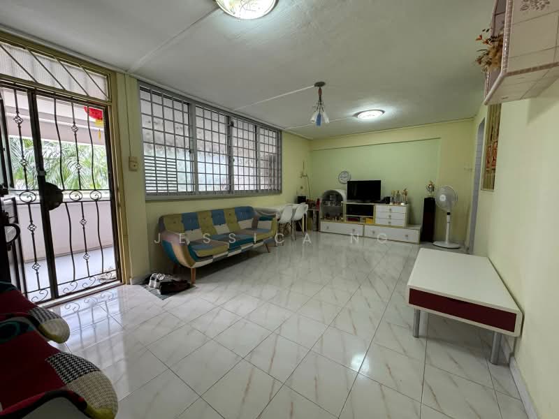 332 Serangoon Avenue 3, 332 Serangoon Avenue 3, 3 Bedrooms, 904 sqft, HDB Flat For Sale, by Jessica Ng, 500212366 - Living Room - PropertyGuru.com.sg