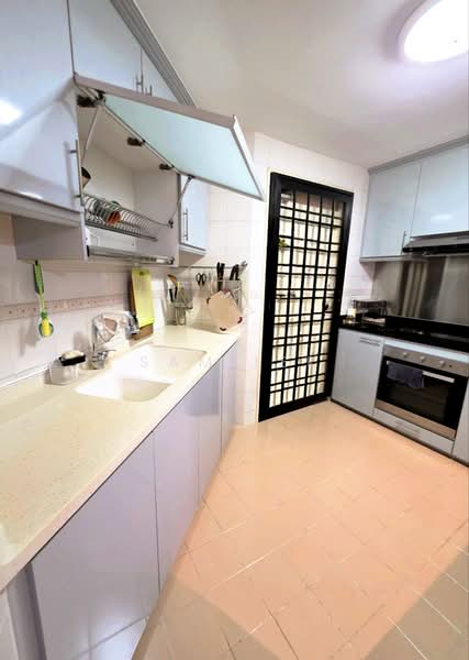 Grande Vista, 2 Cactus Drive, 3 Bedrooms, 1,367 sqft, Condominium For Sale, by Sam Lek, 500212394 - Kitchen - PropertyGuru.com.sg