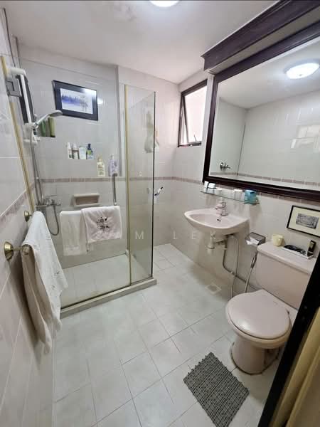 Grande Vista, 2 Cactus Drive, 3 Bedrooms, 1,367 sqft, Condominium For Sale, by Sam Lek, 500212394 - Master Bathroom - PropertyGuru.com.sg