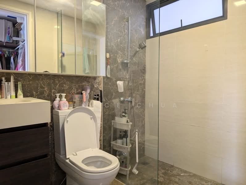 Riversound Residence, 9A Sengkang East Avenue, 3 Bedrooms, 1,066 sqft, Condominium For Sale, by Eunice Chua, 500212403 - Bathroom - PropertyGuru.com.sg