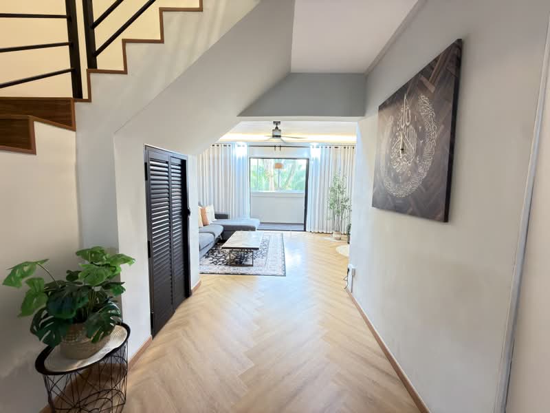 137 Bedok Reservoir Road, 137 Bedok Reservoir Road, Bedok / Upper East Coast, 3 Bedrooms, 1,539 sqft, HDB Flat For Sale, by Sam Alakasam, 500212406 - Living Room - PropertyGuru.com.sg