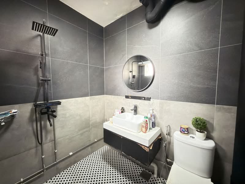 137 Bedok Reservoir Road, 137 Bedok Reservoir Road, Bedok / Upper East Coast, 3 Bedrooms, 1,539 sqft, HDB Flat For Sale, by Sam Alakasam, 500212406 - Bathroom - PropertyGuru.com.sg