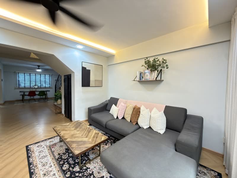 137 Bedok Reservoir Road, 137 Bedok Reservoir Road, Bedok / Upper East Coast, 3 Bedrooms, 1,539 sqft, HDB Flat For Sale, by Sam Alakasam, 500212406 - Living Room - PropertyGuru.com.sg
